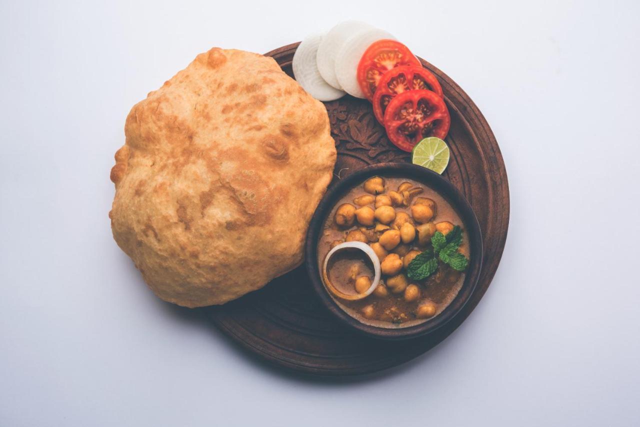 SPOT ON 44679 Hotel Samrat Sohana Bagian luar foto