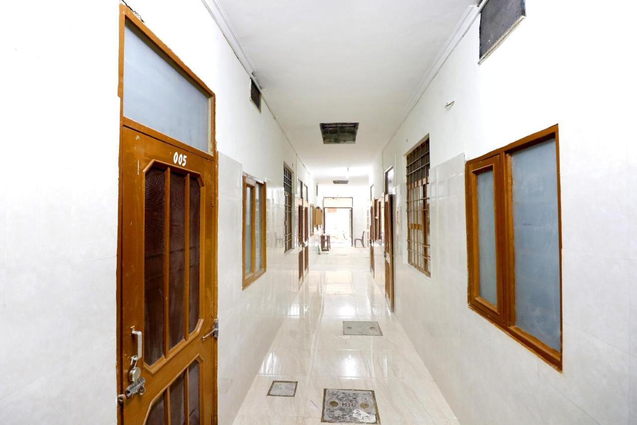 SPOT ON 44679 Hotel Samrat Sohana Bagian luar foto