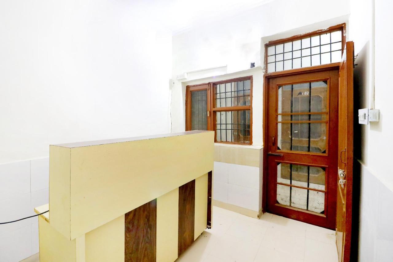 SPOT ON 44679 Hotel Samrat Sohana Bagian luar foto
