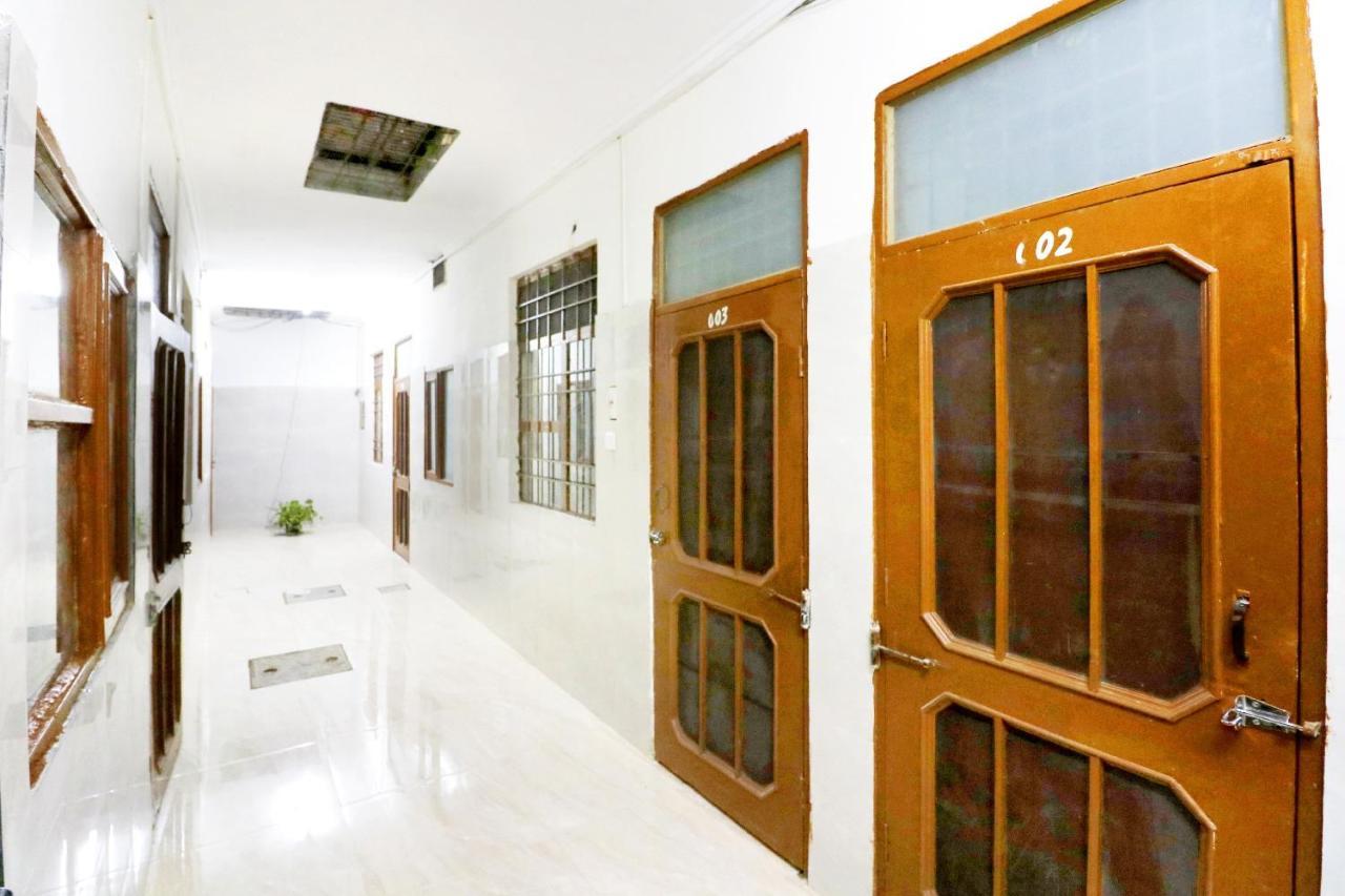 SPOT ON 44679 Hotel Samrat Sohana Bagian luar foto