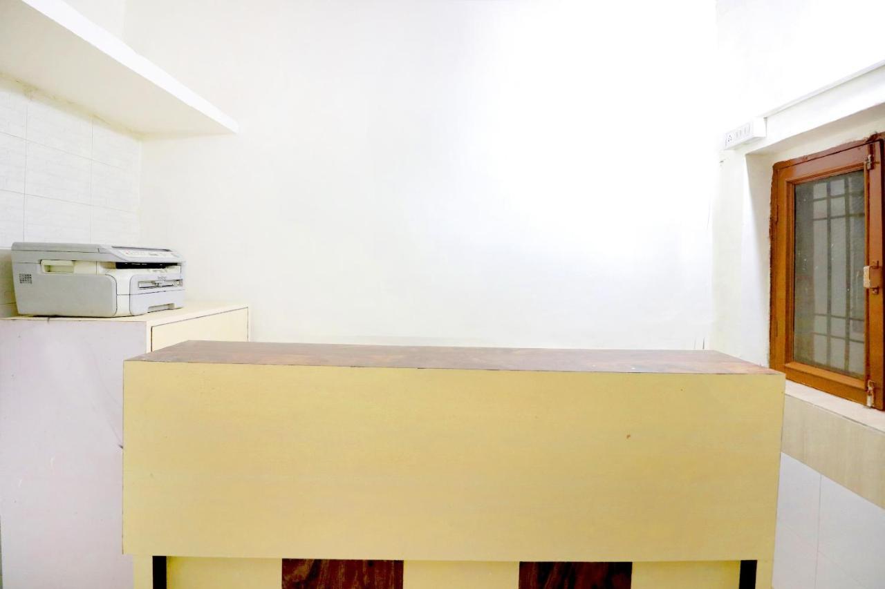 SPOT ON 44679 Hotel Samrat Sohana Bagian luar foto