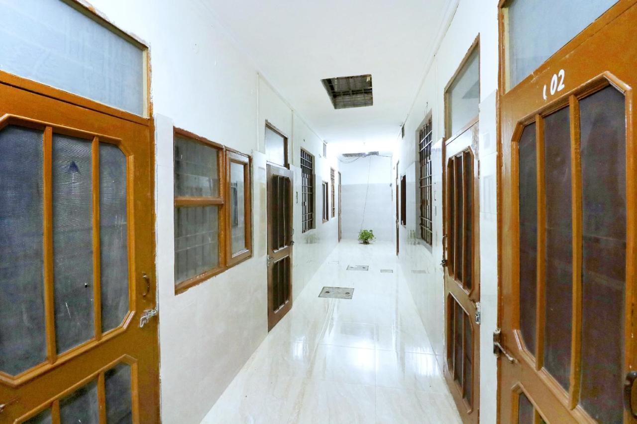 SPOT ON 44679 Hotel Samrat Sohana Bagian luar foto