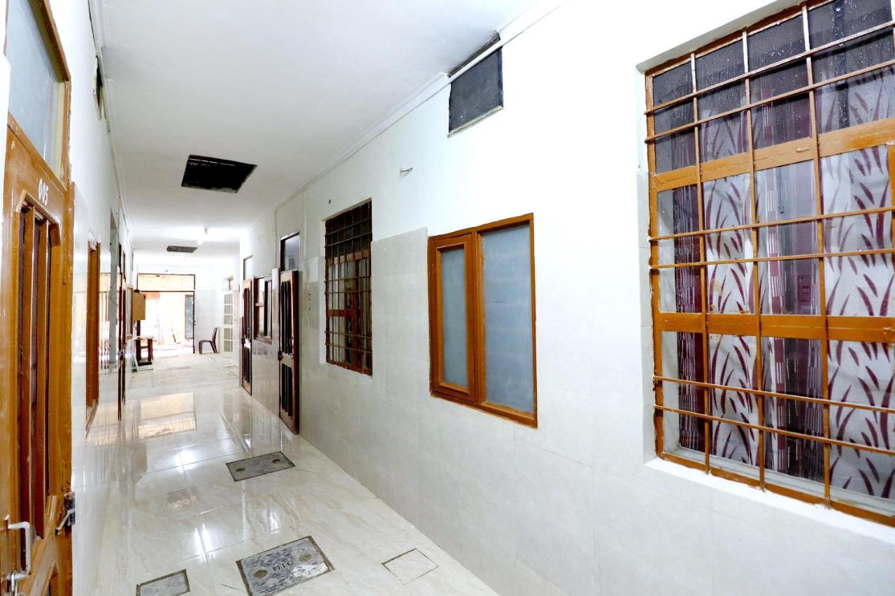 SPOT ON 44679 Hotel Samrat Sohana Bagian luar foto