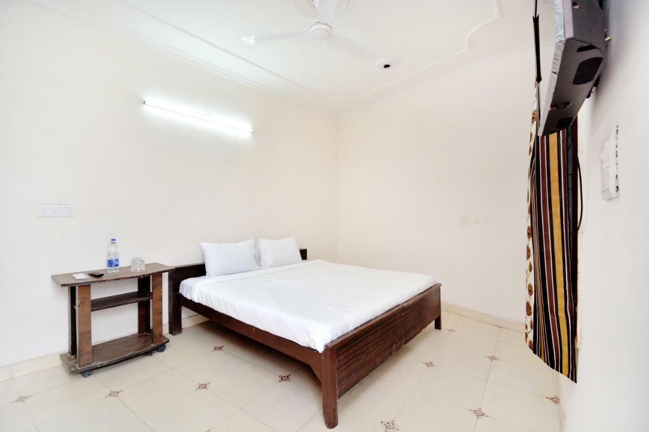 SPOT ON 44679 Hotel Samrat Sohana Bagian luar foto