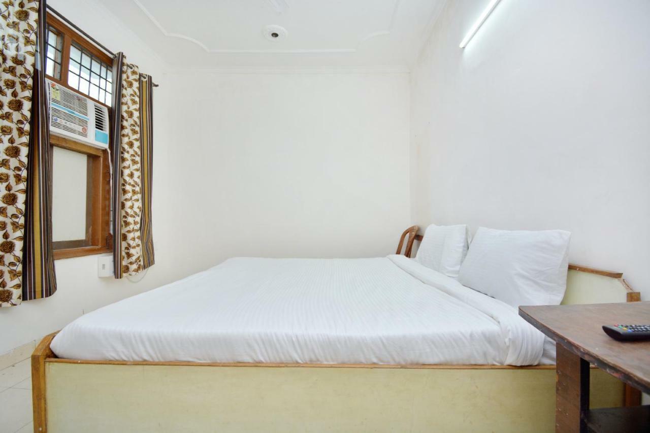 SPOT ON 44679 Hotel Samrat Sohana Bagian luar foto