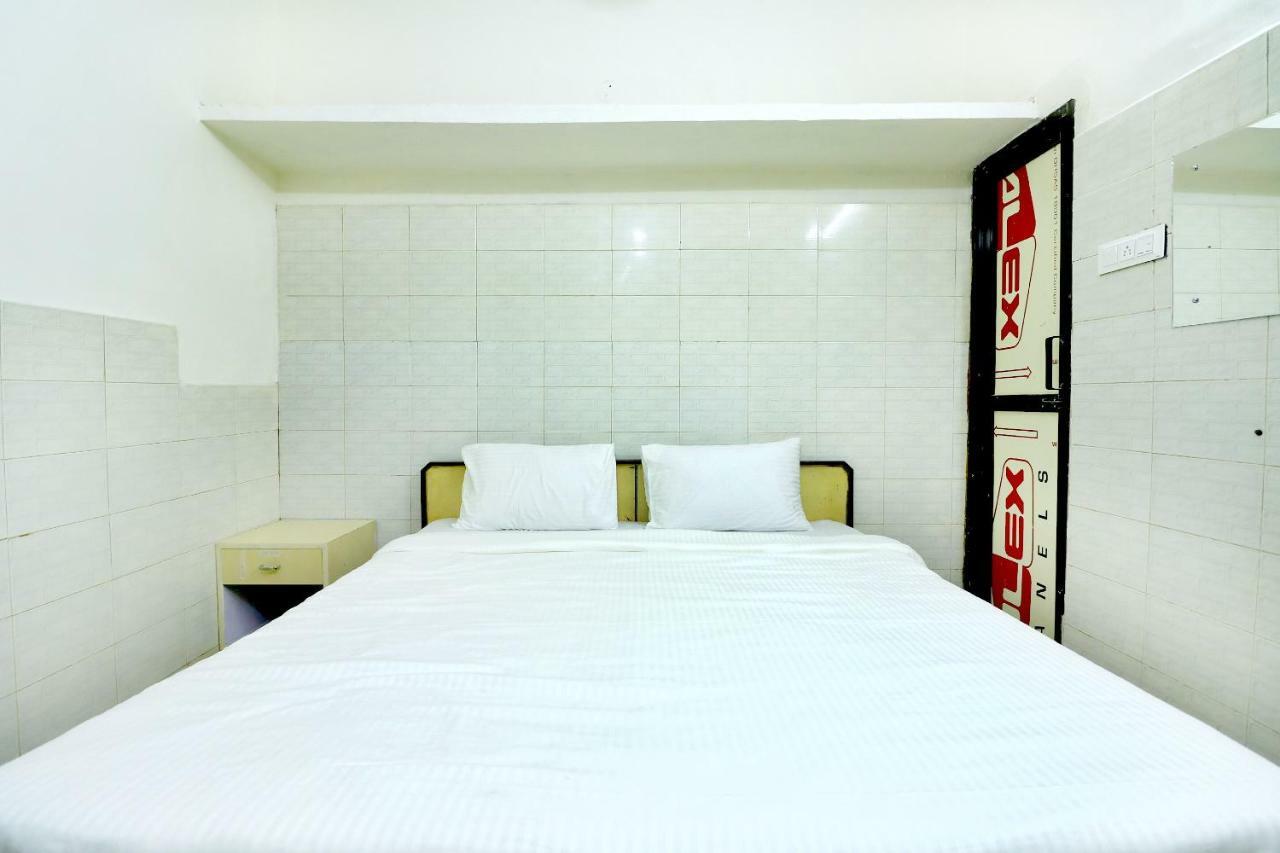 SPOT ON 44679 Hotel Samrat Sohana Bagian luar foto